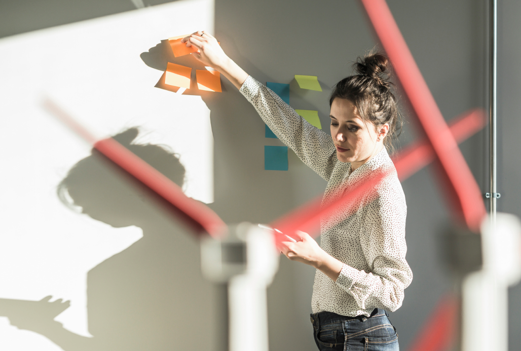 symbolic value woman with postits